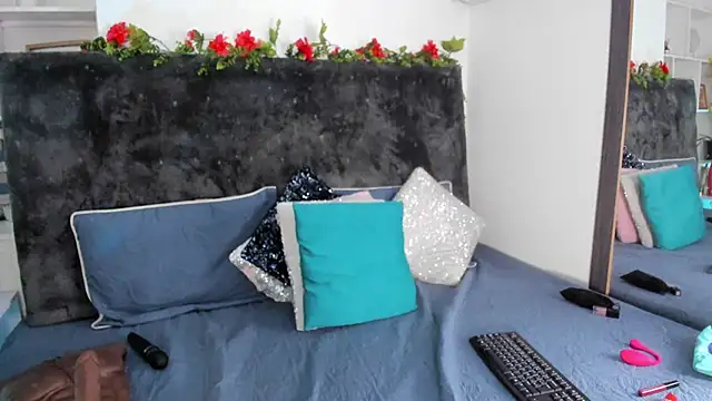 Karlagonzales  online show from 02.20.26