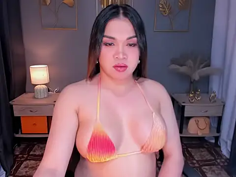 Snapshot of MaxeneCullens chatting on 02.18.25 MaxeneCullens online show from 02.18.25