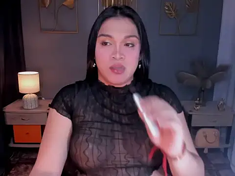 Snapshot of MaxeneCullens chatting on 10.07.25 MaxeneCullens online show from 10.07.25