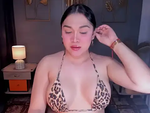 Snapshot of MaxeneCullens chatting on 10.14.25 MaxeneCullens online show from 10.14.25