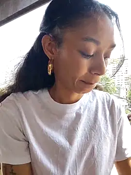 Snapshot of Leaberry chatting on 10.28.25 Leaberry online show from 10.28.25