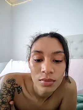 Snapshot of Leaberry chatting on 11.16.25 Leaberry online show from 11.16.25