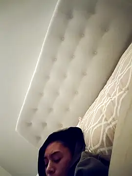 Snapshot of Leaberry chatting on 11.28.25 Leaberry online show from 11.28.25