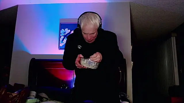 Snarfle82 online show from 11.13.25