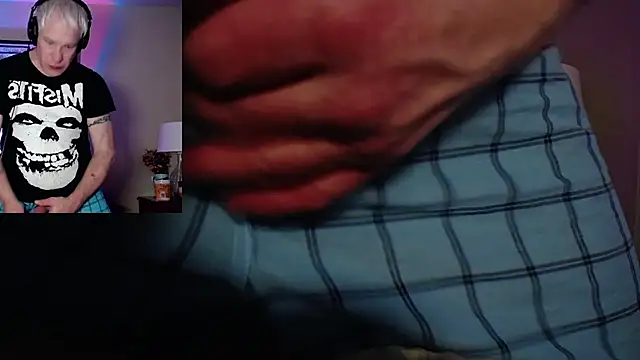 Snarfle82 online show from 11.22.25