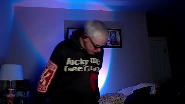 Snarfle82 online show from 11.27.25