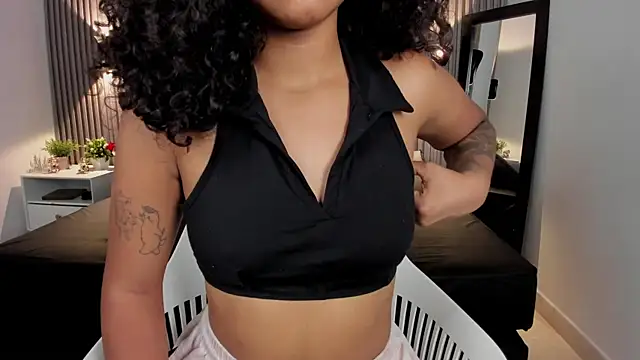 Snapshot of Zafiiraa chatting on 06.25.26 Zafiiraa online show from 06.25.26