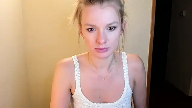 Snapshot of Annloveyou chatting on 01.04.25 Annloveyou online show from 01.04.25