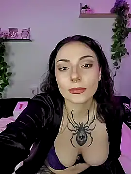 Snapshot of Moxxxie chatting on 12.05.24 Moxxxie online show from 12.05.24