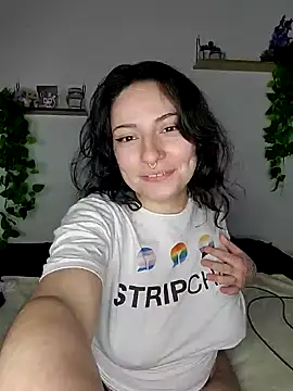 Snapshot of Moxxxie chatting on 02.21.25 Moxxxie online show from 02.21.25