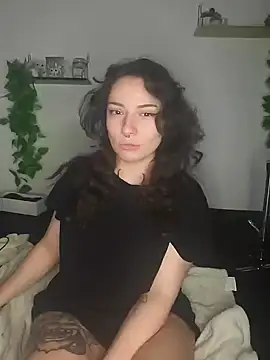 Snapshot of Moxxxie chatting on 02.26.25 Moxxxie online show from 02.26.25