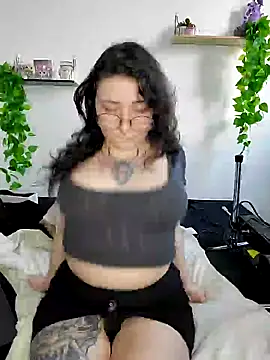 Snapshot of Moxxxie chatting on 02.26.25 Moxxxie online show from 02.26.25