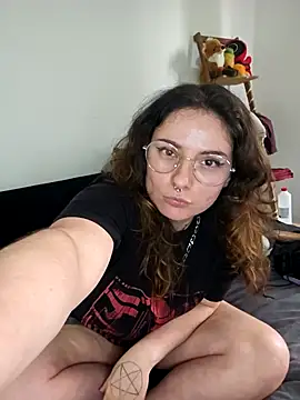 Snapshot of Moxxxie chatting on 09.23.25 Moxxxie online show from 09.23.25