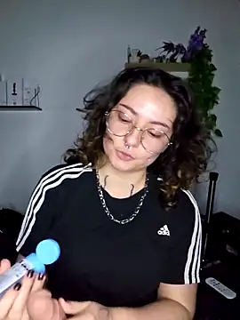 Snapshot of Moxxxie chatting on 09.29.25 Moxxxie online show from 09.29.25