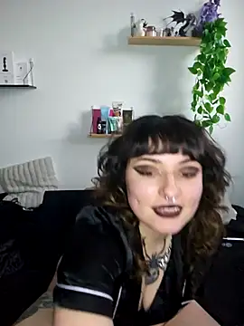 Snapshot of Moxxxie chatting on 10.17.25 Moxxxie online show from 10.17.25