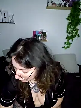 Snapshot of Moxxxie chatting on 10.21.25 Moxxxie online show from 10.21.25