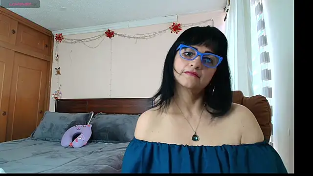 Snapshot of ISABEEL_SOFIA01 chatting on 04.22.26 ISABEEL SOFIA01 online show from 04.22.26