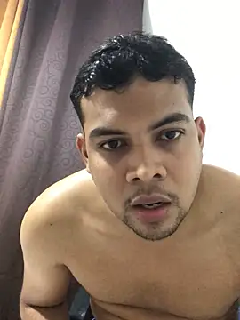 Snapshot of ElsecretodeBruno chatting on 10.27.25 ElsecretodeBruno online show from 10.27.25