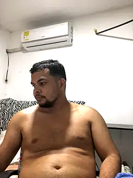 Snapshot of ElsecretodeBruno chatting on 11.17.25 ElsecretodeBruno online show from 11.17.25