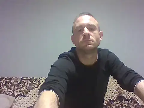 Snapshot of aroj95 chatting on 10.31.25 aroj95 online show from 10.31.25