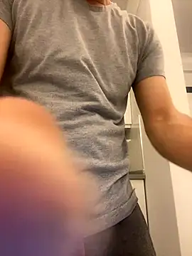 Snapshot of Emre-34 chatting on 11.20.25 Emre-34 online show from 11.20.25