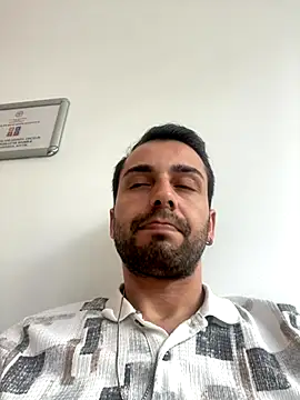 Snapshot of Emre-34 chatting on 12.01.25 Emre-34 online show from 12.01.25