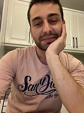 Snapshot of Emre-34 chatting on 12.22.25 Emre-34 online show from 12.22.25