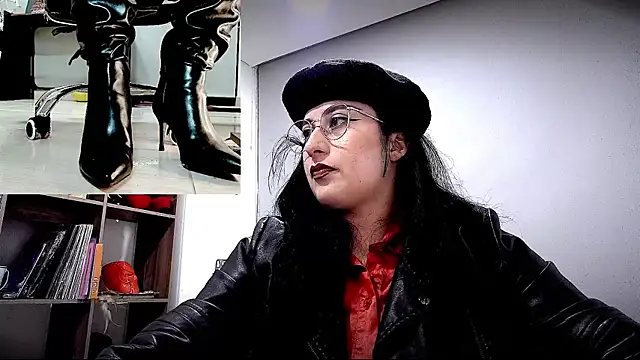 Snapshot of Scarlett_Sen chatting on 02.25.26 Scarlett Sen online show from 02.25.26