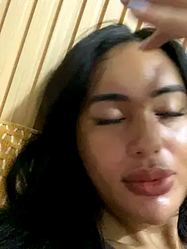 Snapshot of HeavenlyStar chatting on 11.16.25 HeavenlyStar online show from 11.16.25