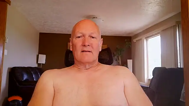 Snapshot of BasicAnt chatting on 06.16.26 BasicAnt online show from 06.16.26