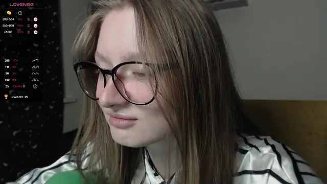 Snapshot of mollytuck chatting on 03.14.25 mollytuck online show from 03.14.25