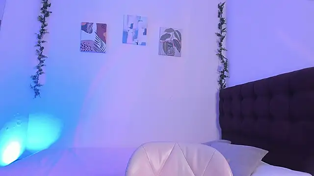 Snapshot of Athompzon chatting on 10.23.25 Athompzon online show from 10.23.25