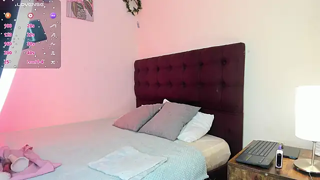 Snapshot of Athompzon chatting on 12.19.25 Athompzon online show from 12.19.25