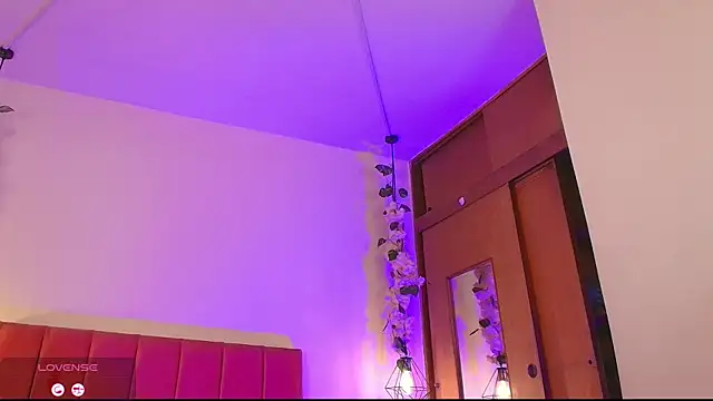 Snapshot of Athompzon chatting on 02.13.26 Athompzon online show from 02.13.26