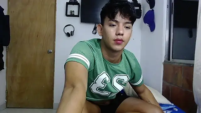 Snapshot of Apolo__lommelli chatting on 03.02.25 Apolo lommelli online show from 03.02.25