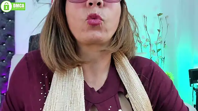 Snapshot of kimberlybirdx chatting on 12.06.24 kimberlybirdx online show from 12.06.24