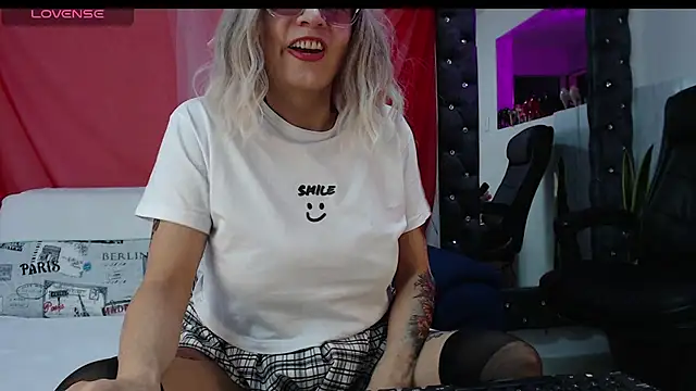 Snapshot of kimberlybirdx chatting on 11.11.25 kimberlybirdx online show from 11.11.25