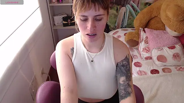 Snapshot of thamarajane chatting on 04.16.26 thamarajane online show from 04.16.26