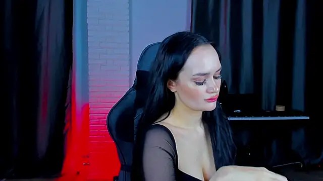 QueenAliss online show from 02.04.25