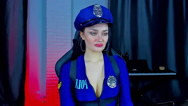 QueenAliss online show from 02.06.25