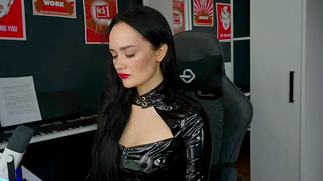 QueenAliss online show from 09.13.25