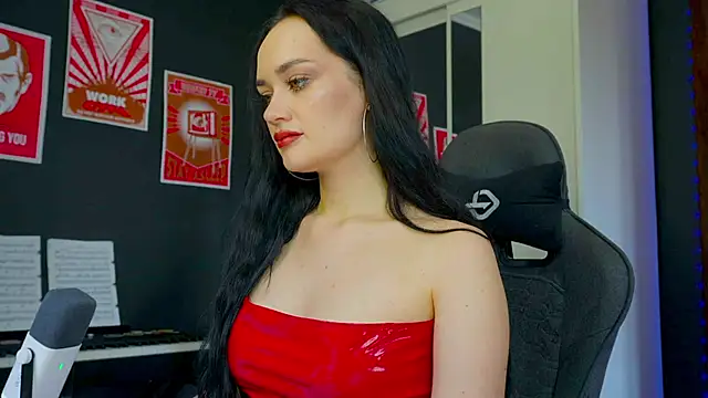 QueenAliss online show from 09.26.25