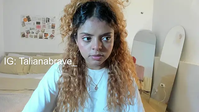 ValienteGirl  online show from 10.31.25