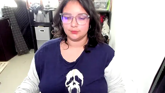 aika-dreams online show from 10.28.25