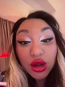 Larissa K online show from 11.14.25