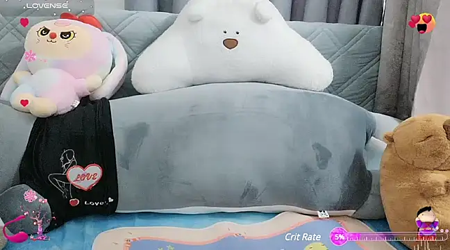 Snapshot of pelue chatting on 03.07.25 pelue online show from 03.07.25