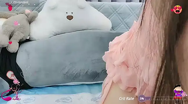 Snapshot of pelue chatting on 03.11.25 pelue online show from 03.11.25