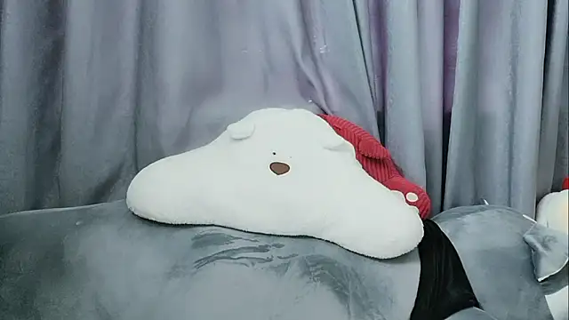 Snapshot of pelue chatting on 09.12.25 pelue online show from 09.12.25