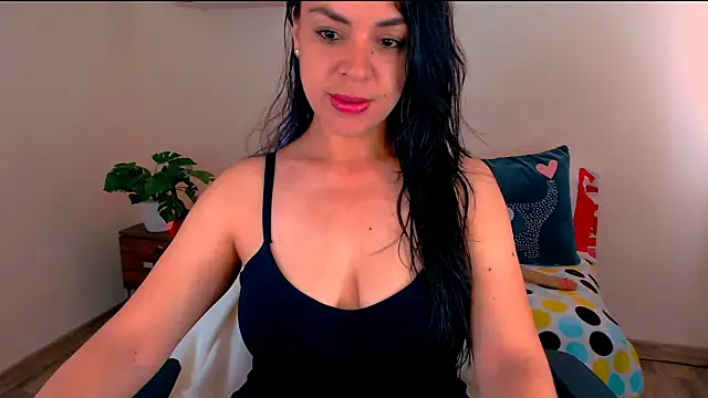 Snapshot of LATINGODDESS_X chatting on 06.19.26 LATINGODDESS X online show from 06.19.26
