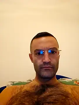 Snapshot of enricso chatting on 11.13.25 enricso online show from 11.13.25